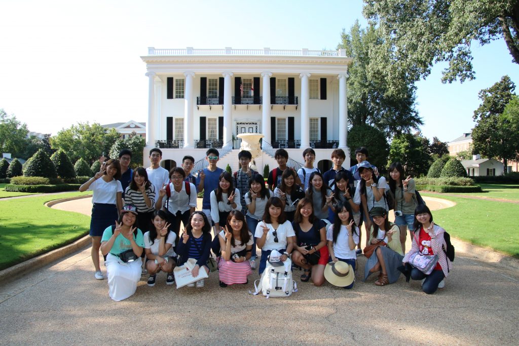 ELI Japanese students in front of UA President's Mansion